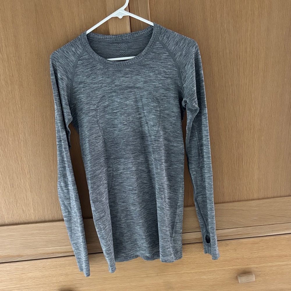 Lululemon swiftly long sleeve in gray size 8